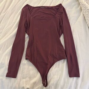 Abercrombie Soft Matte Seamless Long-Sleeve Squareneck Bodysuit in Burgundy
